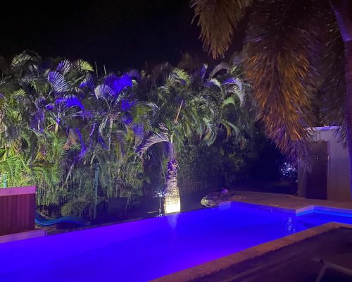 Homevacances-piscine-exterieure-nuit-autre angle