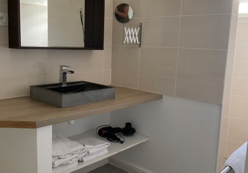 sdb Chambre Les Saintes_convert_jpg