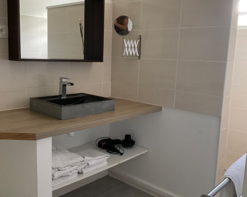 sdb Chambre Les Saintes_convert_jpg